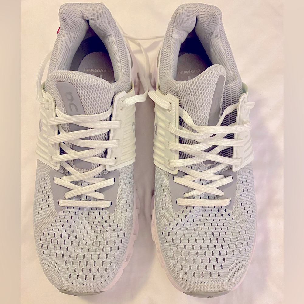 ON Cloudswift Running shoes. Women’s. US8.5. Grey & white.